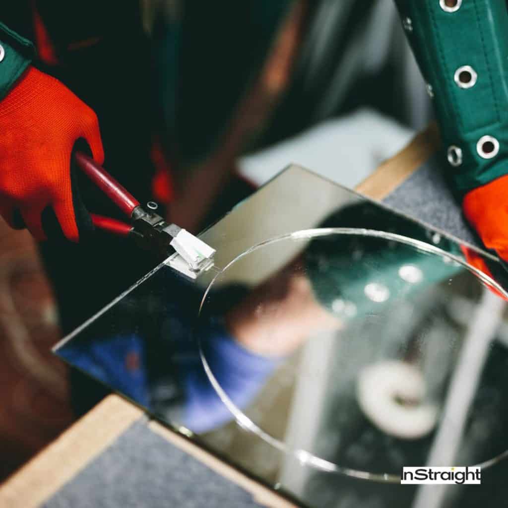 men trying to cut mirror but can bathroom mirrors be cut